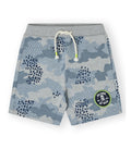 Bermuda deportiva Niño estampada  color azul. Modelo Camo