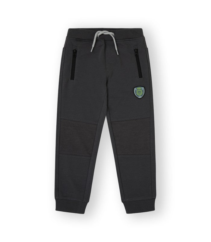 Pantalón deportivo niño negro con letras en pernera. Modelo Team