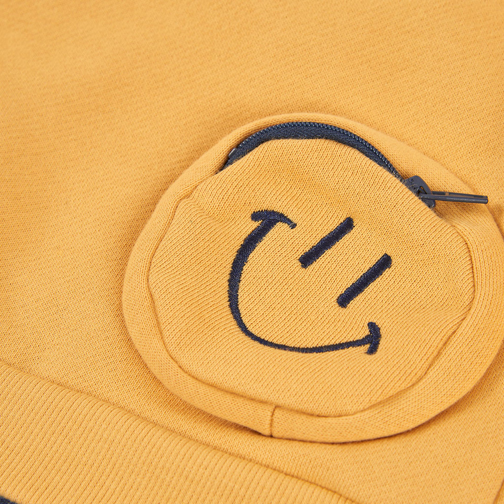 Vestido felpa amarillo con parches de emoticonos