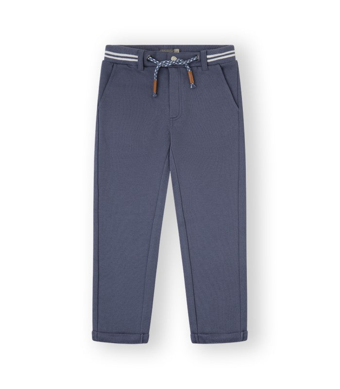 Pantalón niño azul con cinturón trenzado. Modelo Princeton
