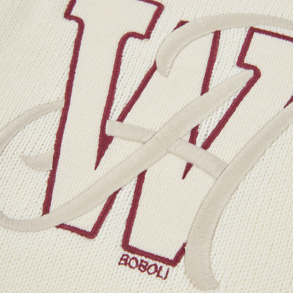 Jersey blanco de punto para niño con letras bordadas