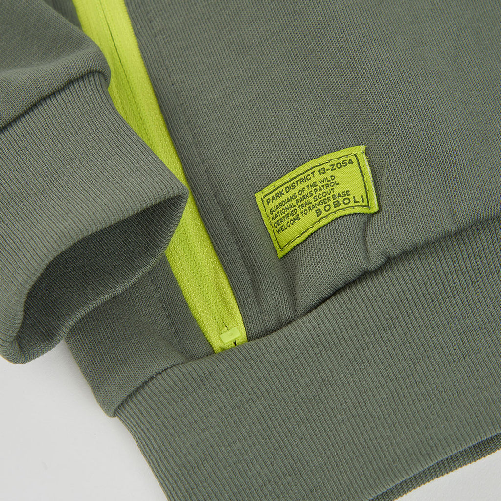 Chaqueta felpa en color verde con capucha para niño