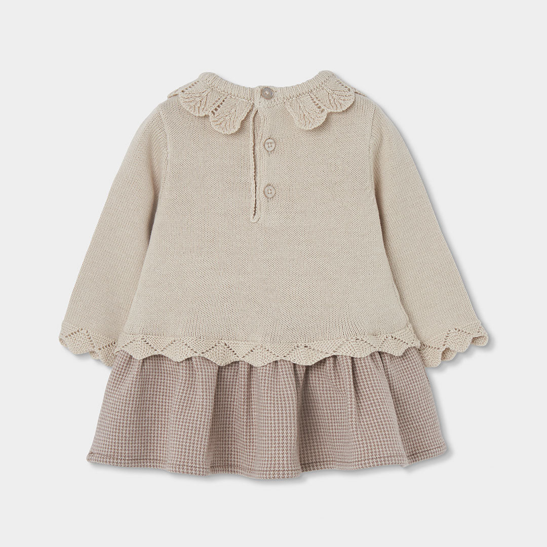 Vestido beige con bordado de perrito para bebé niña