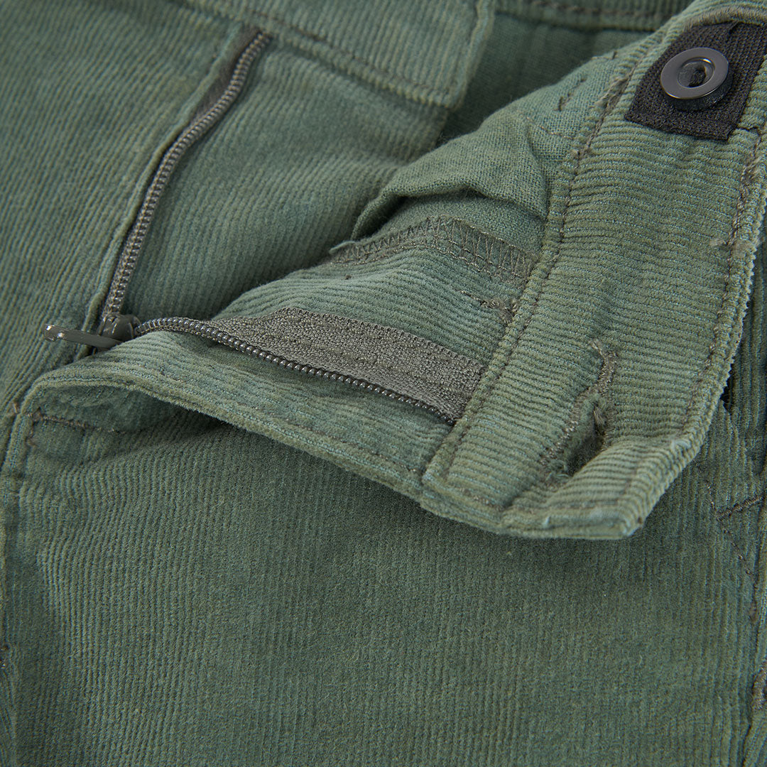 Pantalón verde micropana de niño corte straight