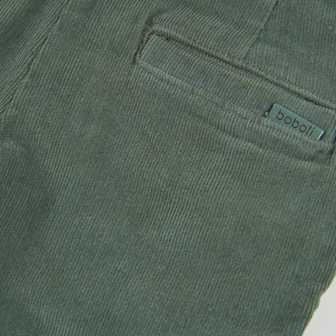 Pantalón verde micropana de niño corte straight