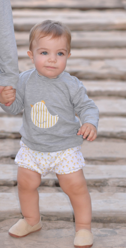 Conjunto bebé niño de 3 piezas: sudadera,  camiseta y short Modelo PioPio