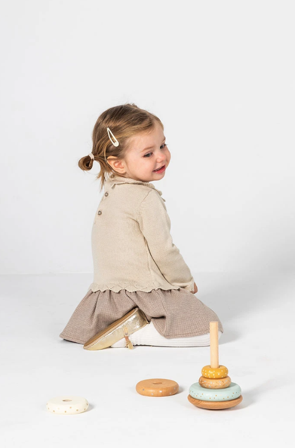 Vestido beige con bordado de perrito para bebé niña